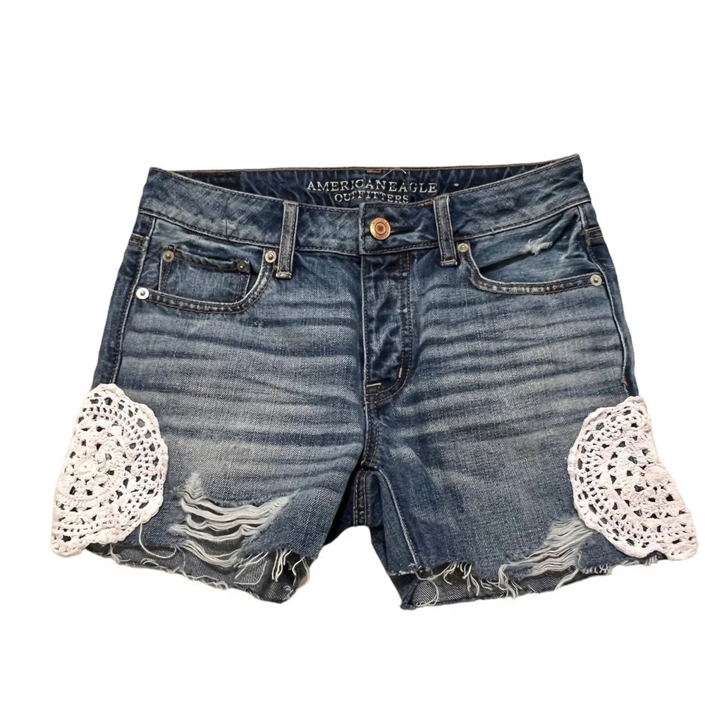 American Eagle Women's Size 0 Regular Boy Crop Denim Shorts Crochet Medium Wash